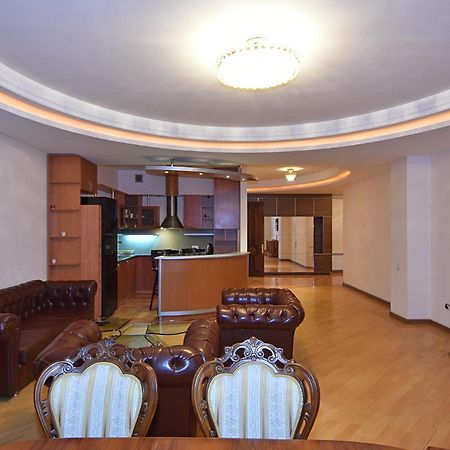 Rent Inn Yerevan On North Avenue Esterno foto