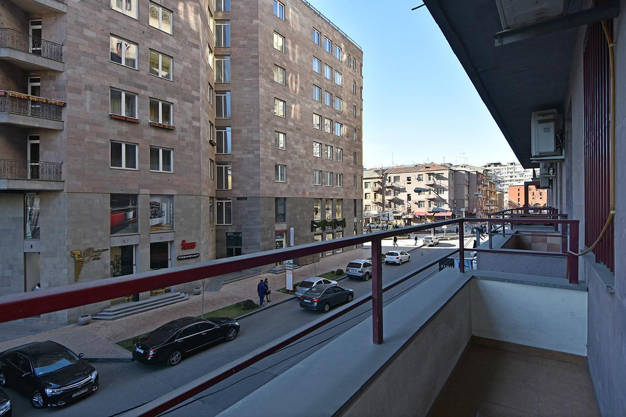 Rent Inn Yerevan On North Avenue Esterno foto