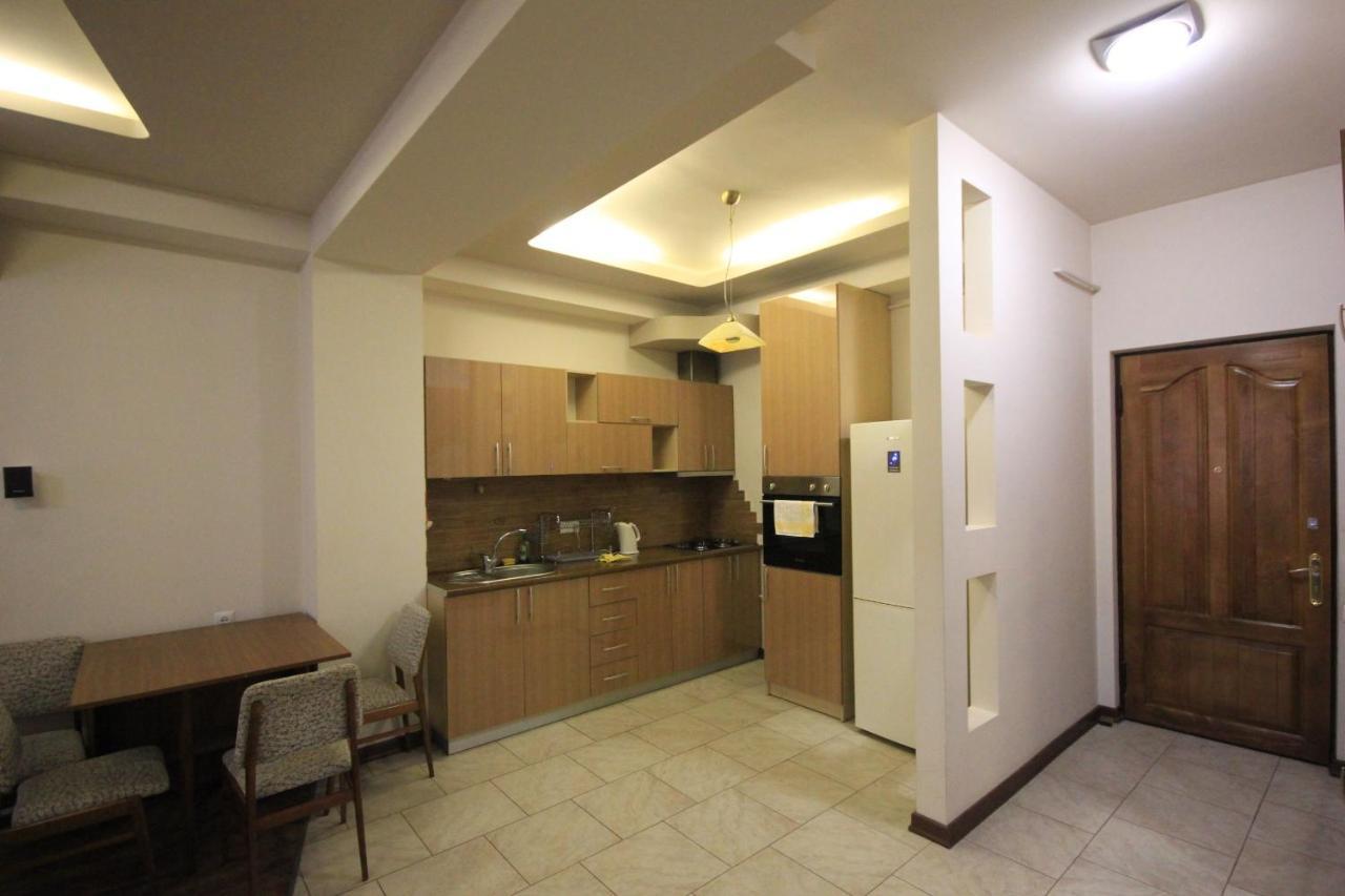 Rent Inn Yerevan On North Avenue Esterno foto
