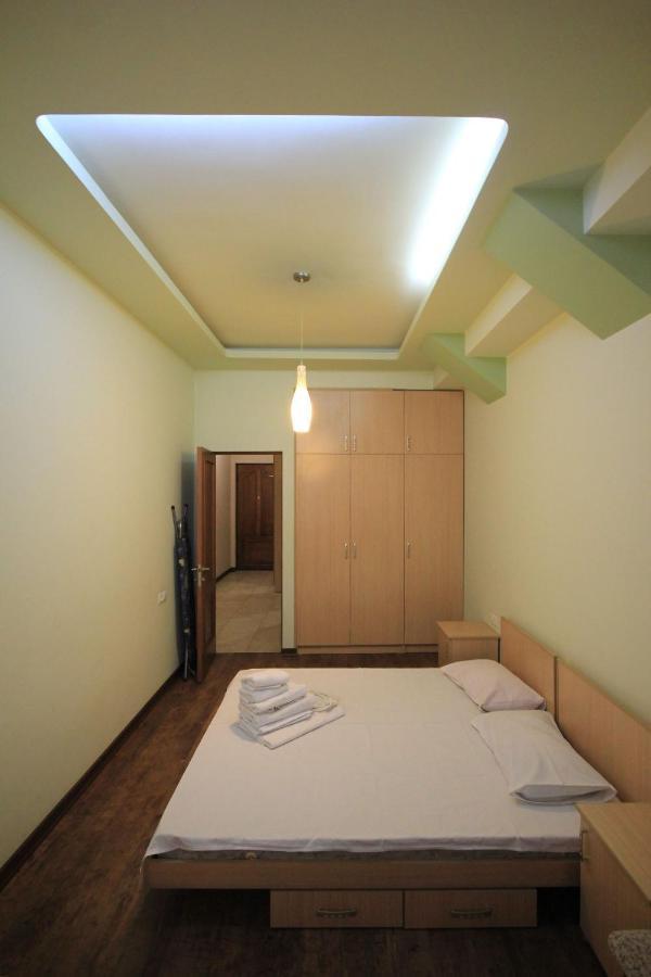 Rent Inn Yerevan On North Avenue Esterno foto